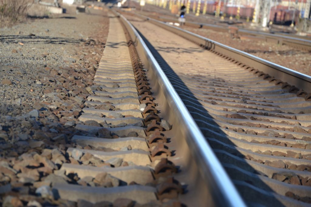 Již v příštím roce se cestující dočkají plně zmodernizované trati mezi Smíchovem a Černošicemi