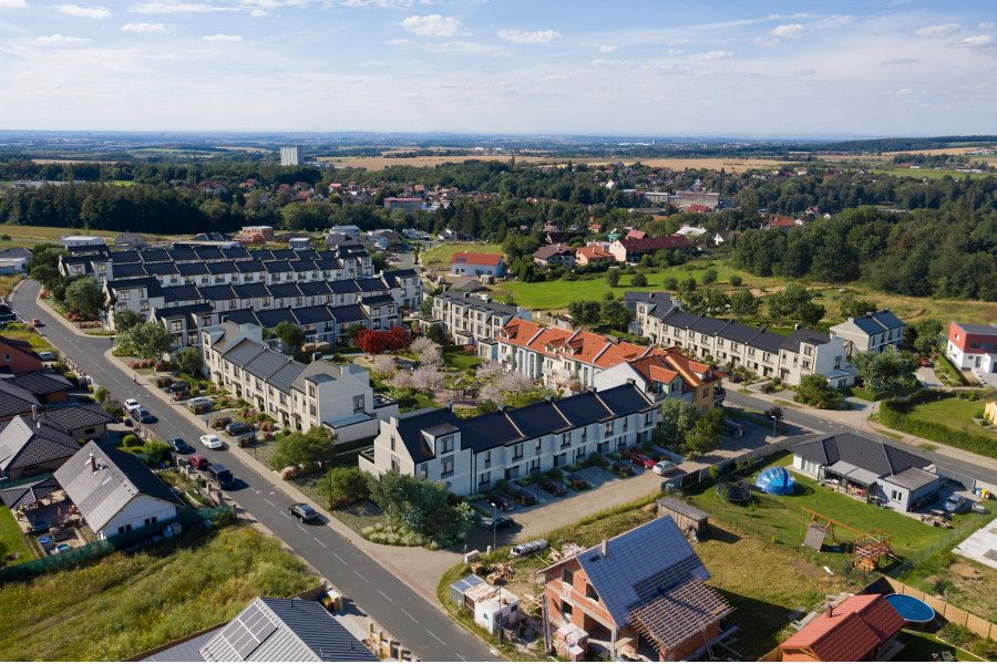 Stále více roste zájem o byty a rodinné domy kolem Prahy
