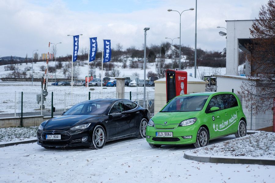 Jisté parkovací místo, vždy nabitý elektromobil a první sdílená Tesla obohatí od pondělka Brno