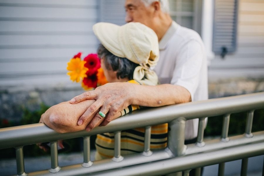 Jak funguje zpětná hypotéka? Pomáhá seniorům zlepšit finanční situaci?