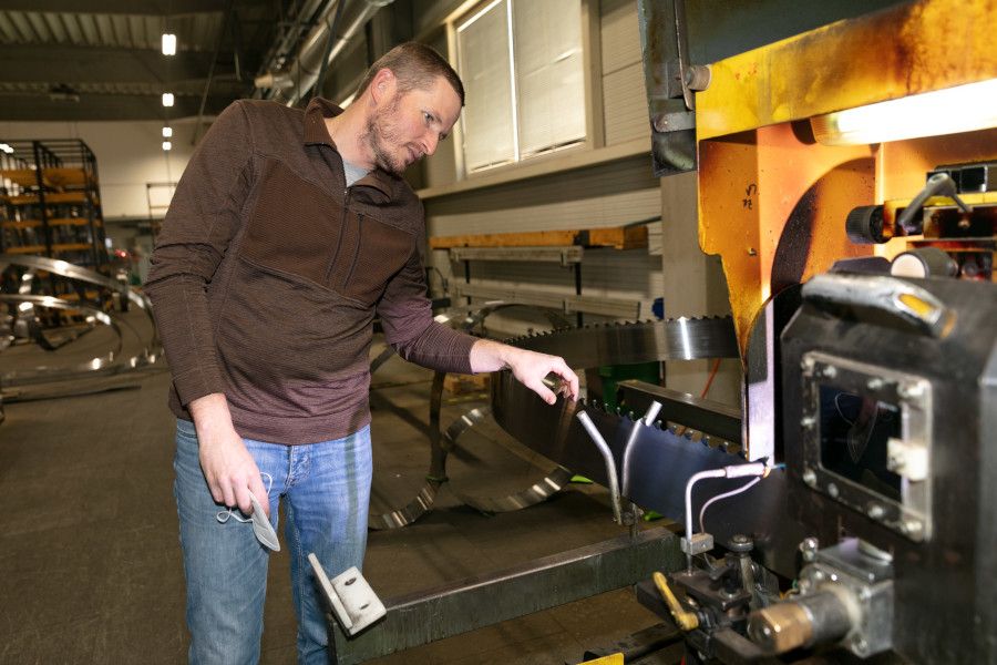 Přední světový výrobce pilových pásů zahájil výstavbu nové haly v Sazovicích u Zlína