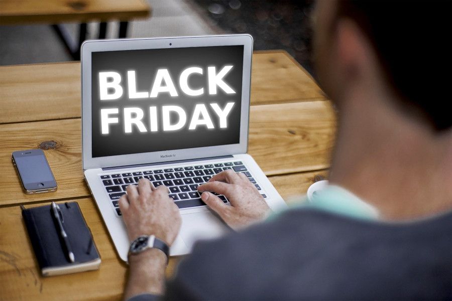 Návštěvnost e-shopů na Black Friday překonala loňský rekord o 14,2 %