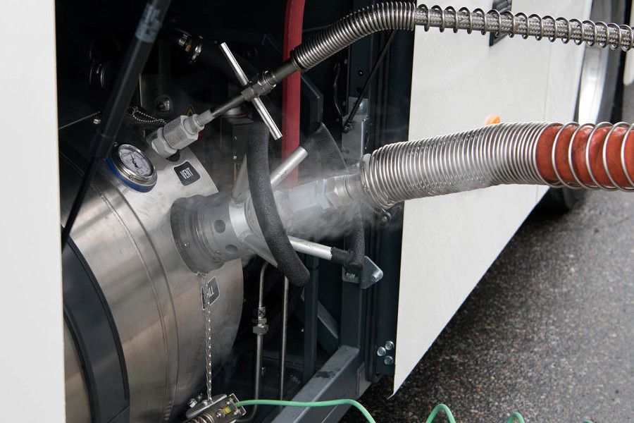 Adast Systems vyvíjí robotické řešení pro tankování