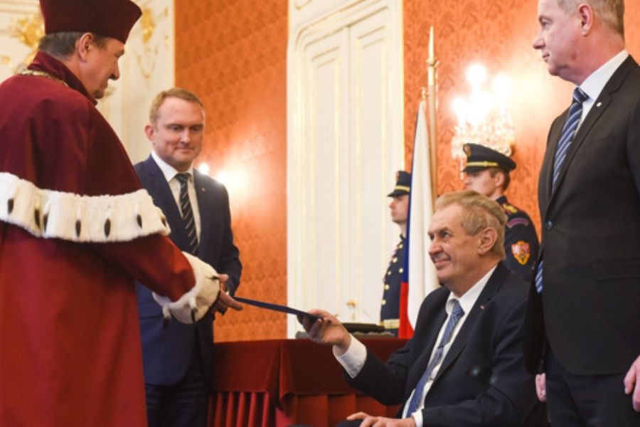 Prezident Zeman jmenoval novým rektorem Jana Mareše