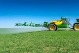 Postřikovač John Deere R952i ověřen členitou krajinou Vysočiny