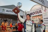 Rallye Šumava Klatovy: Jan Kopecký s vozem ŠKODA vyhrál, týmový kolega Juuso Nordgren třetí