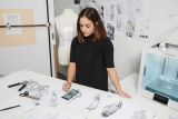 Mobilní móda: francouzská návrhářka vytvořila jako první na světě módní kolekci pomocí chytrého telefonu