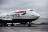 V Londýně Heathrow přistál Boeing 747 v historickém designu British Airways