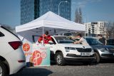 Carsharing HoppyGo a iniciativa #SKODAAUTOpomaha zajistí s organizací ADRA distribuci lékařských pomůcek, léků a potravin