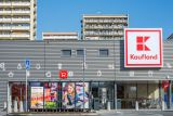 Kaufland zavedl pro zaměstnance nový benefit: placené volno pro rodiče prvňáčků