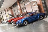 Jedna z největších automobilových sbírek Engine Classic Cars Gallery otevřená pro veřejnost