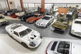 Jedna z největších automobilových sbírek Engine Classic Cars Gallery otevřená pro veřejnost