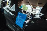 Uber věnuje volné jízdy Českému červenému kříži