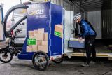 GLS k rozvozu balíků v centru Prahy využívá elektrické nákladní kolo