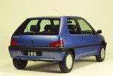 Peugeot 106 Premium a nový Peugeot e-208 GT: Luxus malých vozů