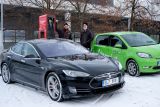 Jisté parkovací místo, vždy nabitý elektromobil a první sdílená Tesla obohatí od pondělka Brno