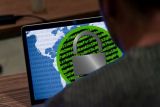 Hackeři zvyšují aktivitu: Mezi nové triky patří nabíječky, falešné emaily i sociální inženýrství