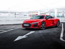 Potěšení z puristické jízdy umocněné ještě vyšším výkonem: Audi R8 V10 performance RWD