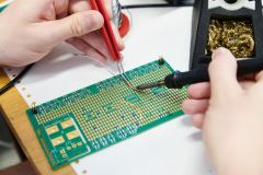 Robot pro vozíčkáře ovládl Elektrotechnickou olympiádu