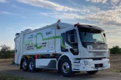 Volvo Trucks předalo první elektrické nákladní vozidlo určené pro svoz odpadu