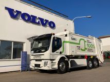 Volvo Trucks předalo první elektrické nákladní vozidlo určené pro svoz odpadu
