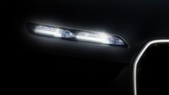 Díky spolupráci společností ZKW a Swarovski zazáří nové BMW i7 krystalovými světlomety
